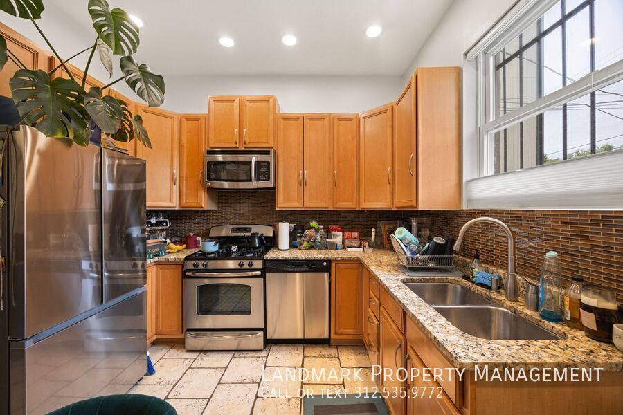 4758 S Champlain Ave property image