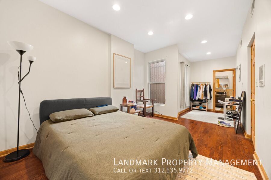4758 S Champlain Ave property image