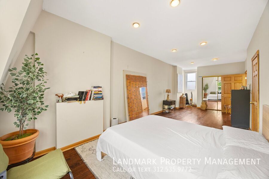 4758 S Champlain Ave property image