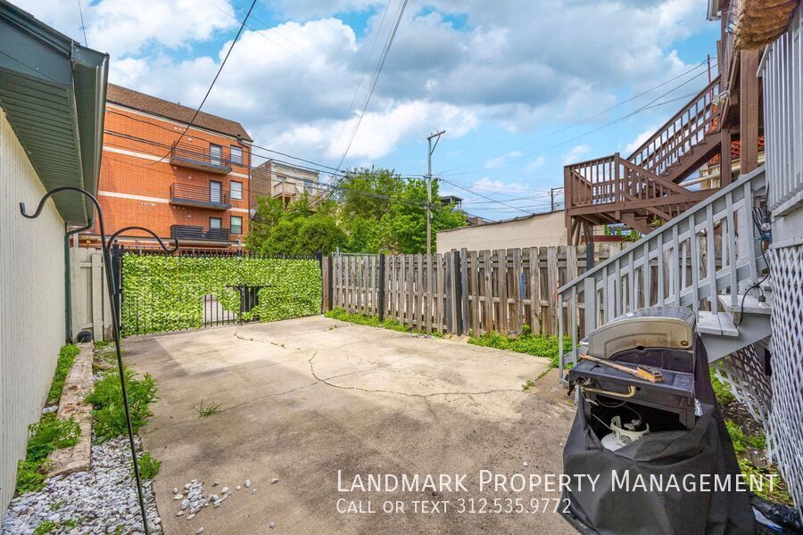 4758 S Champlain Ave property image