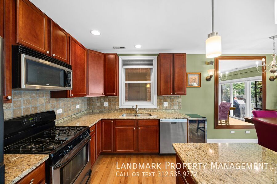 1152 West Roscoe Street Unit 2E property image
