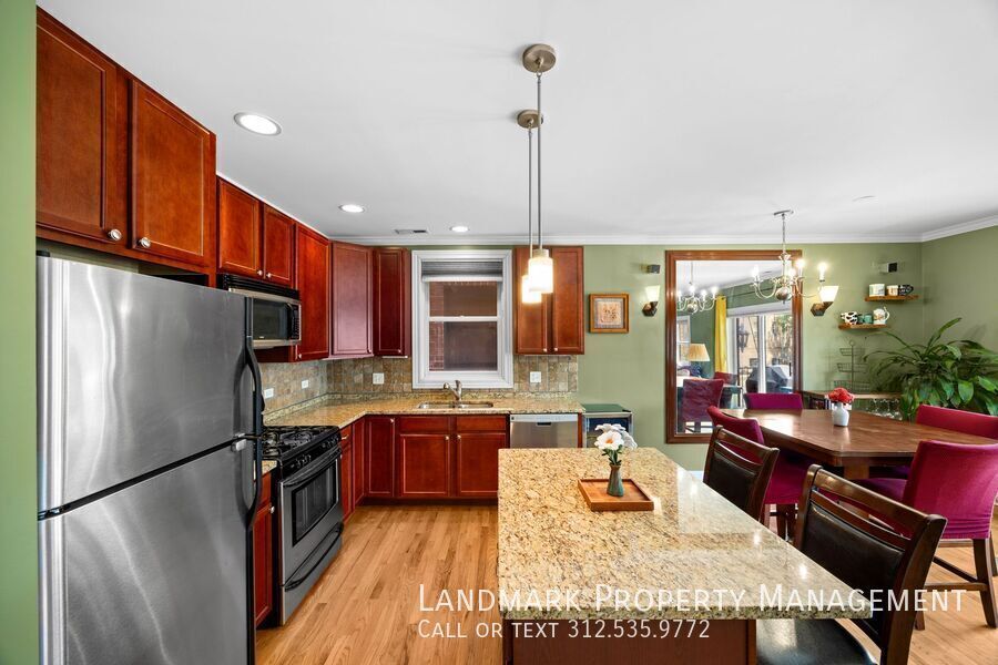 1152 West Roscoe Street Unit 2E property image