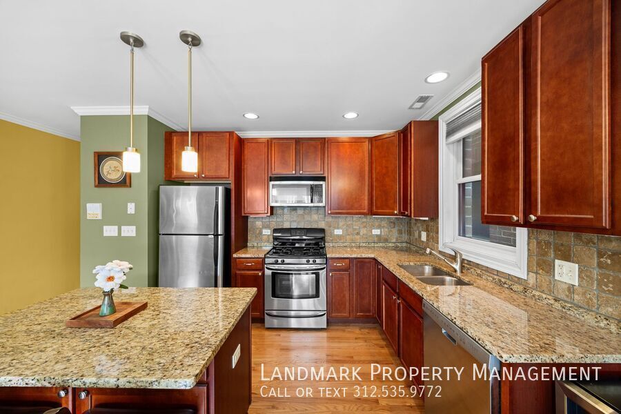 1152 West Roscoe Street Unit 2E property image