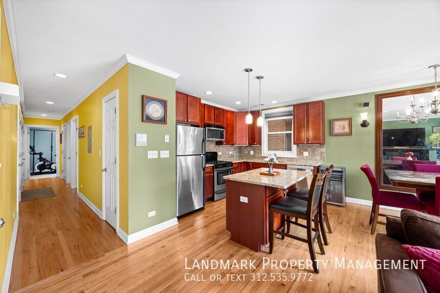 1152 West Roscoe Street Unit 2E property image