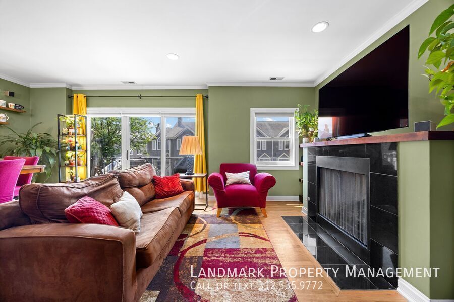 1152 West Roscoe Street Unit 2E property image