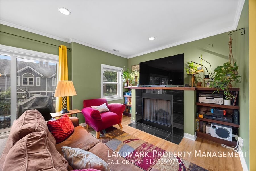 1152 West Roscoe Street Unit 2E property image