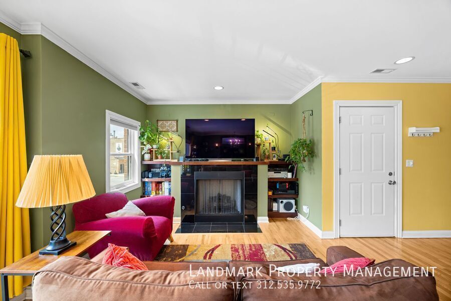 1152 West Roscoe Street Unit 2E property image