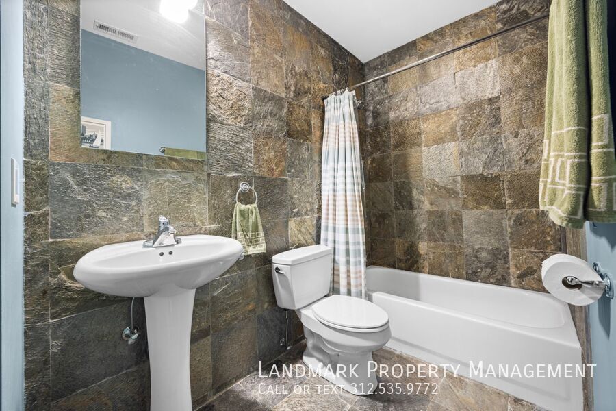 1152 West Roscoe Street Unit 2E property image