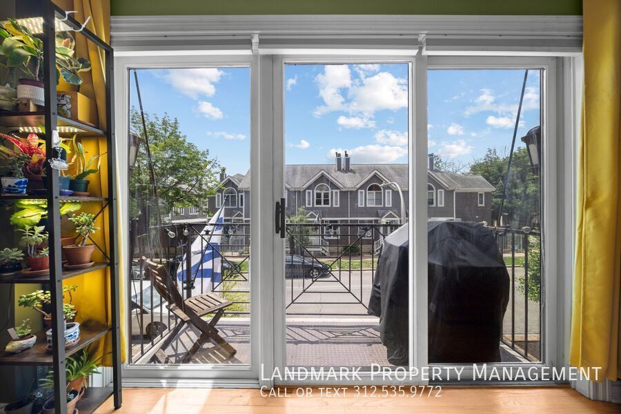 1152 West Roscoe Street Unit 2E property image