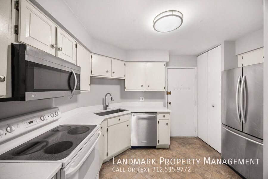 6033 N Sheridan Unit 35D property image