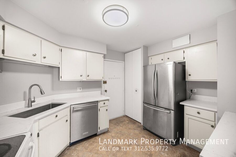6033 N Sheridan Unit 35D property image