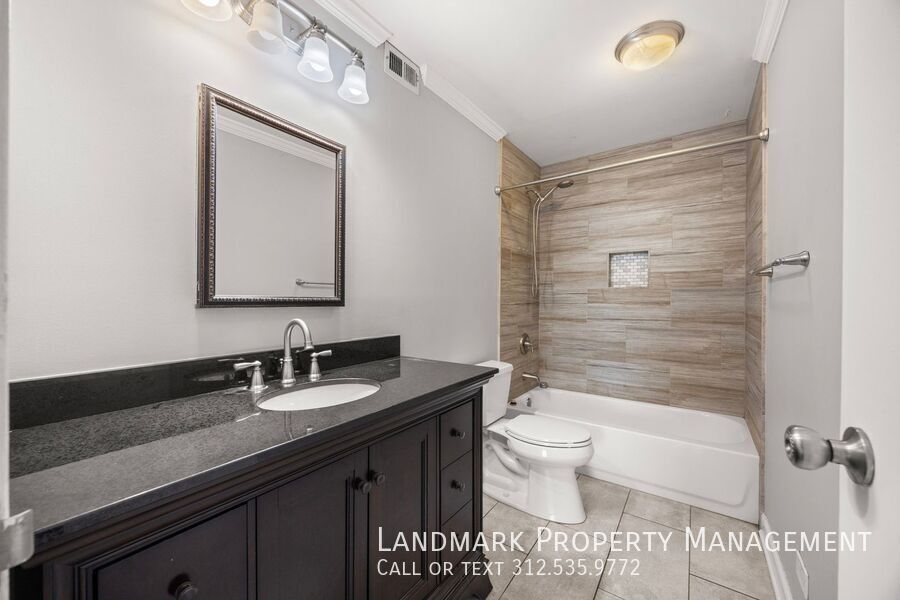 6033 N Sheridan Unit 35D property image