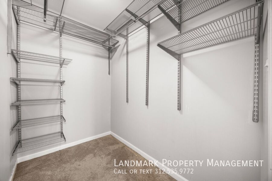 6033 N Sheridan Unit 35D property image