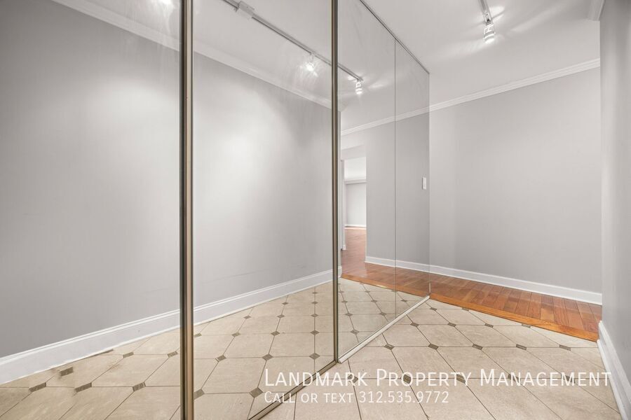 6033 N Sheridan Unit 35D property image