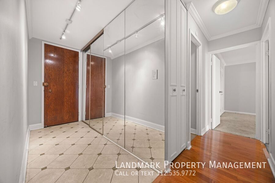 6033 N Sheridan Unit 35D property image