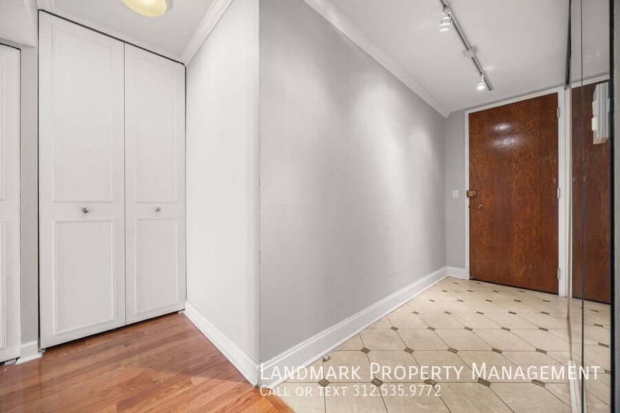 6033 N Sheridan Unit 35D property image