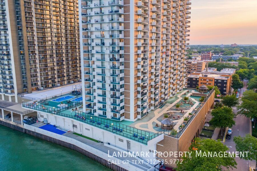 6033 N Sheridan Unit 35D property image