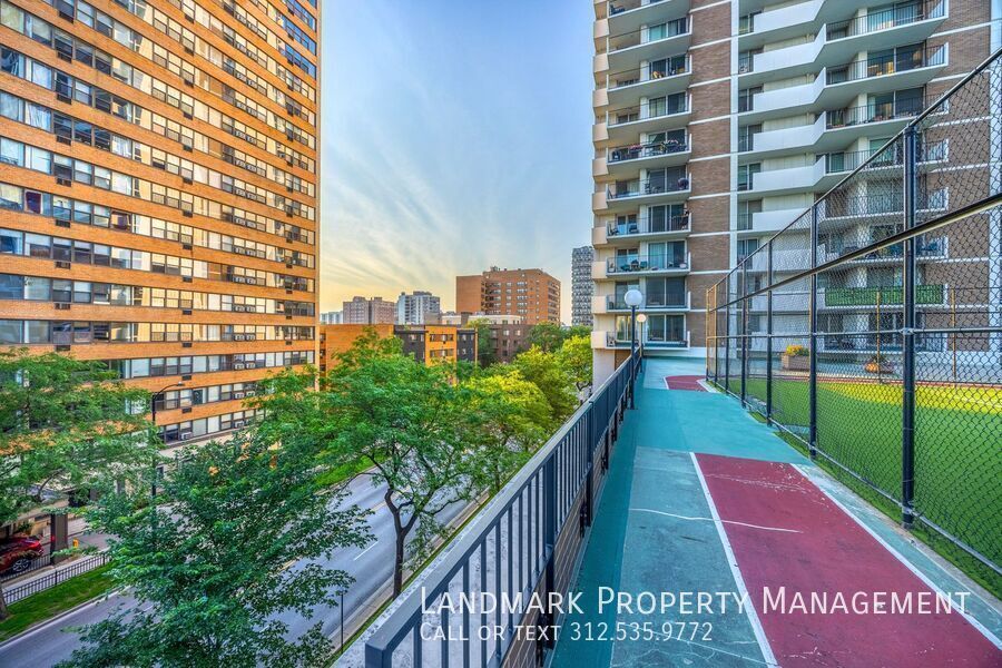 6033 N Sheridan Unit 35D property image