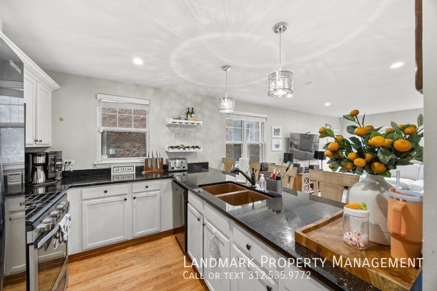 655 W Division St Unit A property image