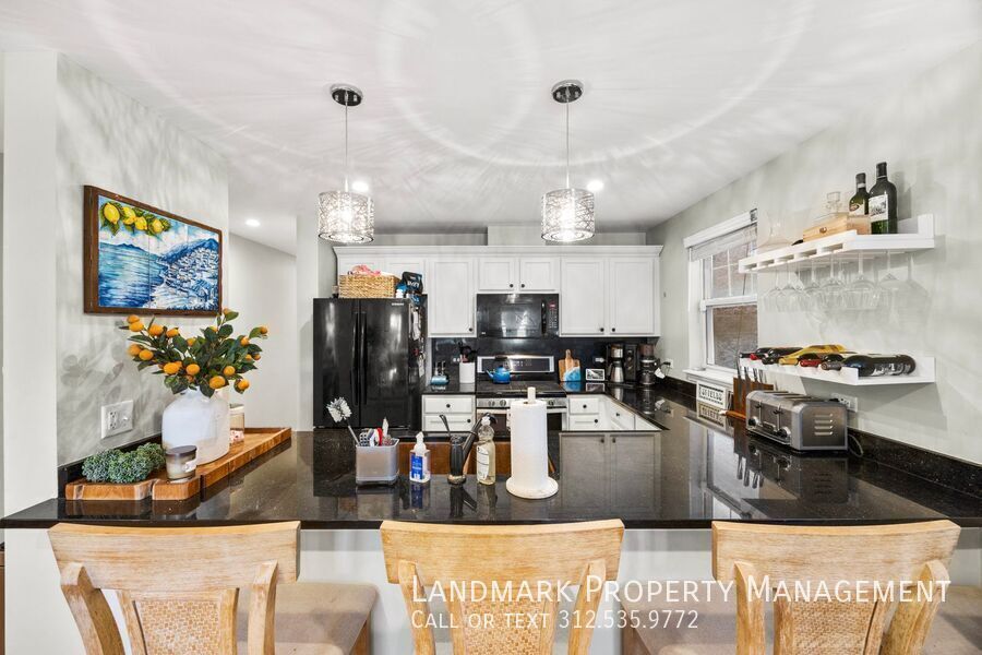 655 W Division St Unit A property image