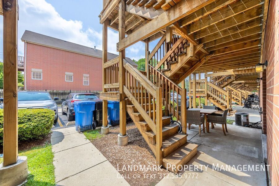 655 W Division St Unit A property image