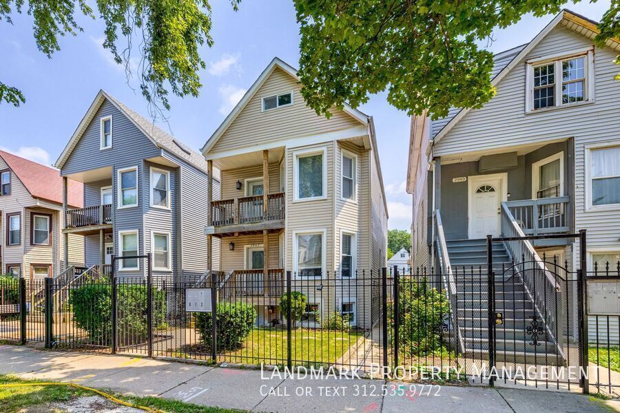 2947 N Avers Ave Unit 2 property image