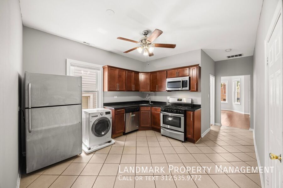 2947 N Avers Ave Unit 2 property image