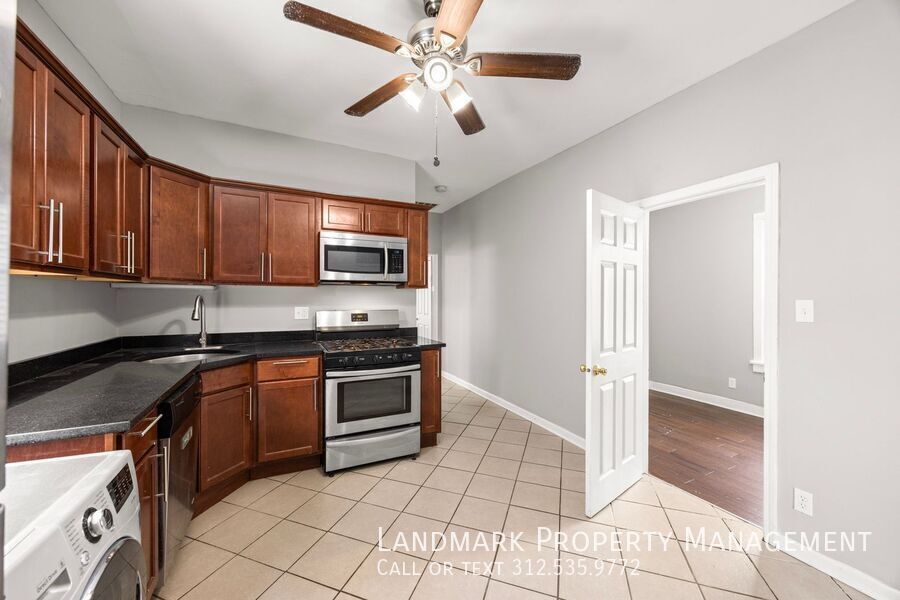 2947 N Avers Ave Unit 2 property image
