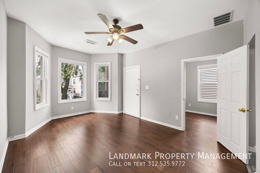 2947 N Avers Ave Unit 2 property image