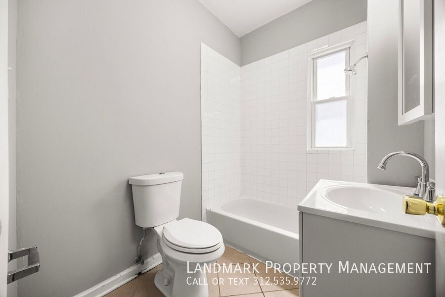 2947 N Avers Ave Unit 2 property image