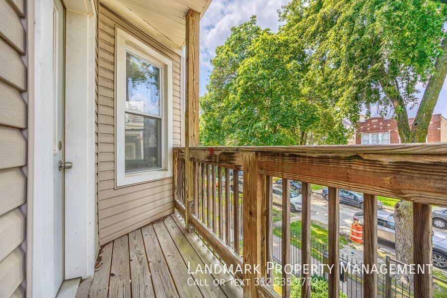 2947 N Avers Ave Unit 2 property image
