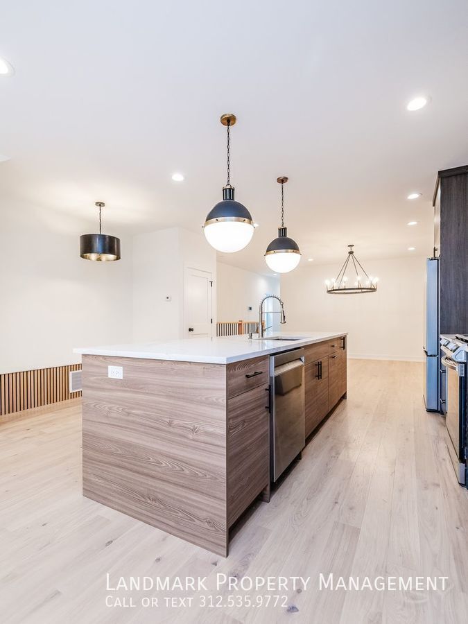 1726 W Cullerton St Unit 1 property image