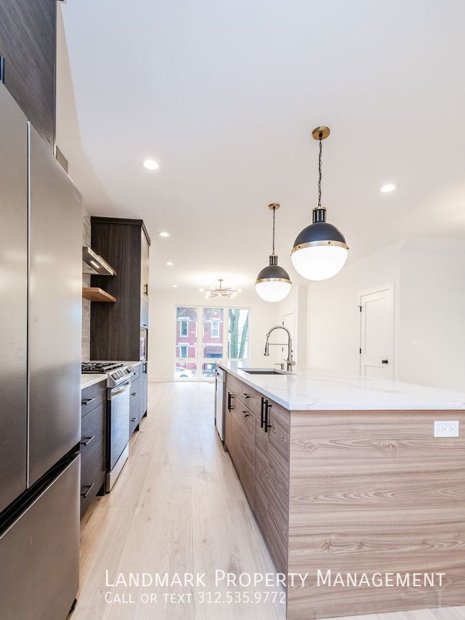 1726 W Cullerton St Unit 1 property image