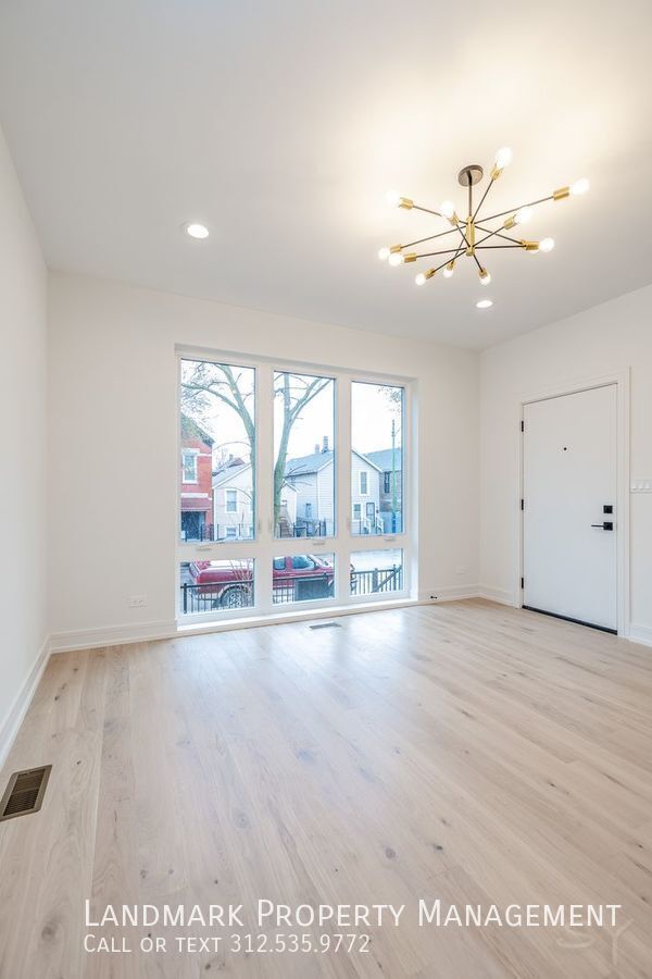 1726 W Cullerton St Unit 1 property image