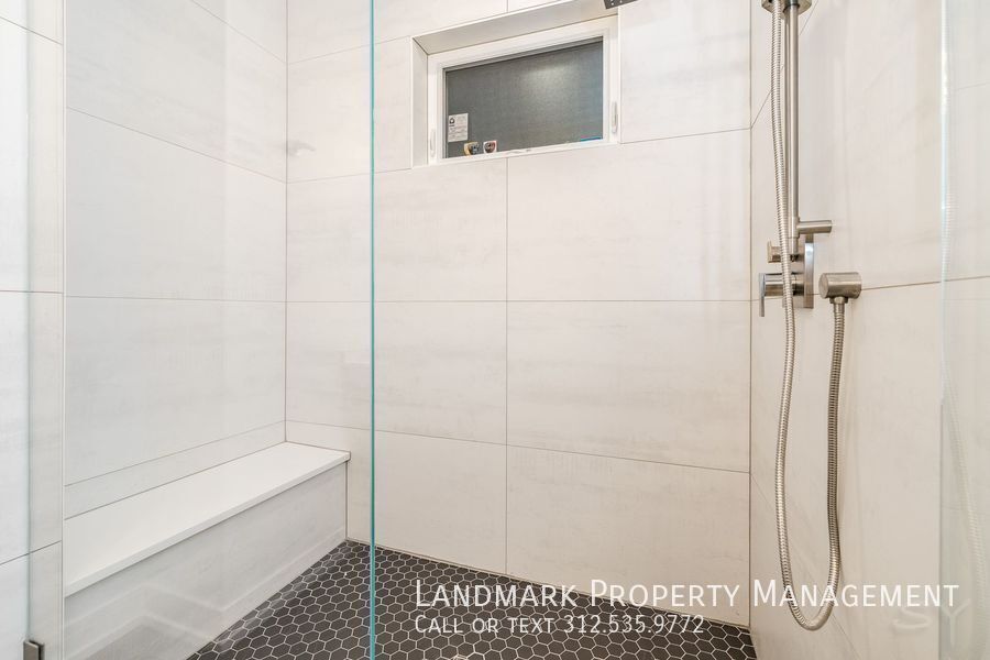 1726 W Cullerton St Unit 1 property image
