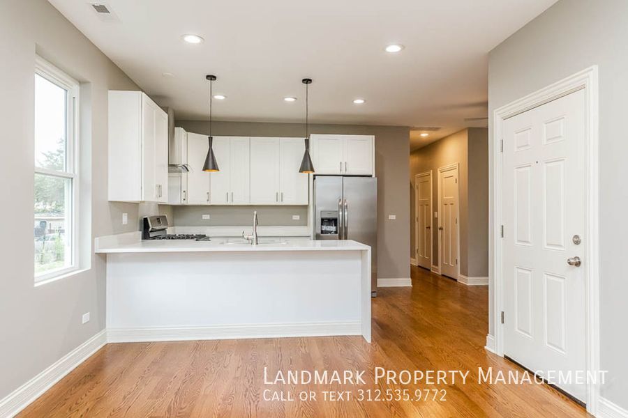 4737 S Michigan Unit 1 property image