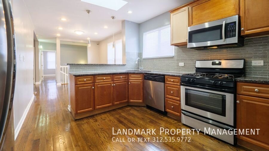 9521 S Yale Ave property image