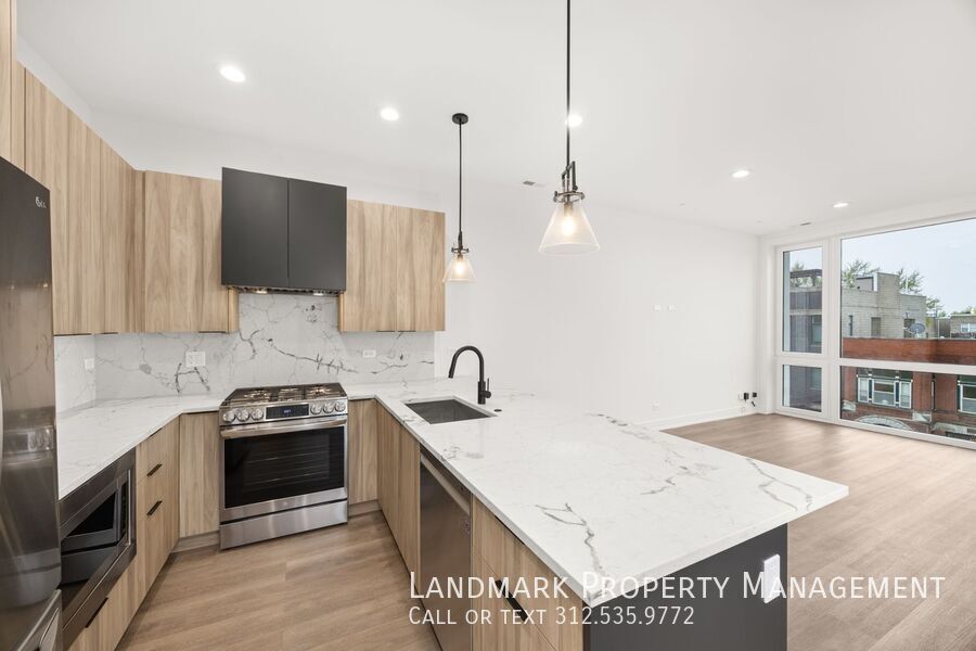 1545 N Artesian Ave Unit 3 property image