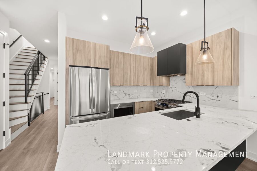1545 N Artesian Ave Unit 3 property image
