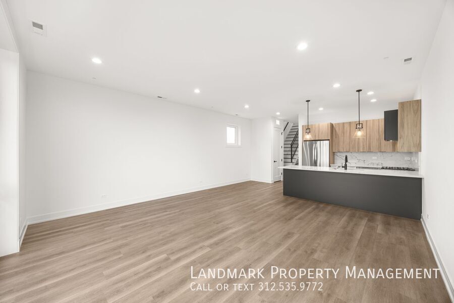1545 N Artesian Ave Unit 3 property image