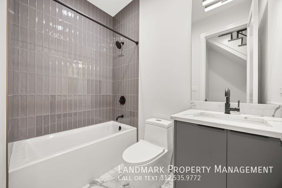 1545 N Artesian Ave Unit 3 property image