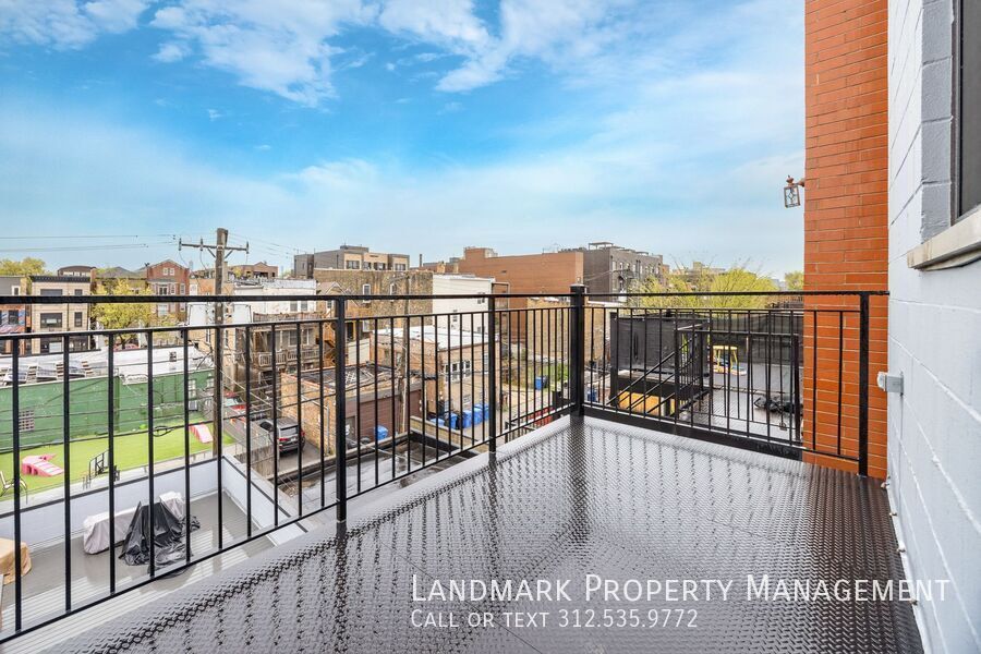 1545 N Artesian Ave Unit 3 property image