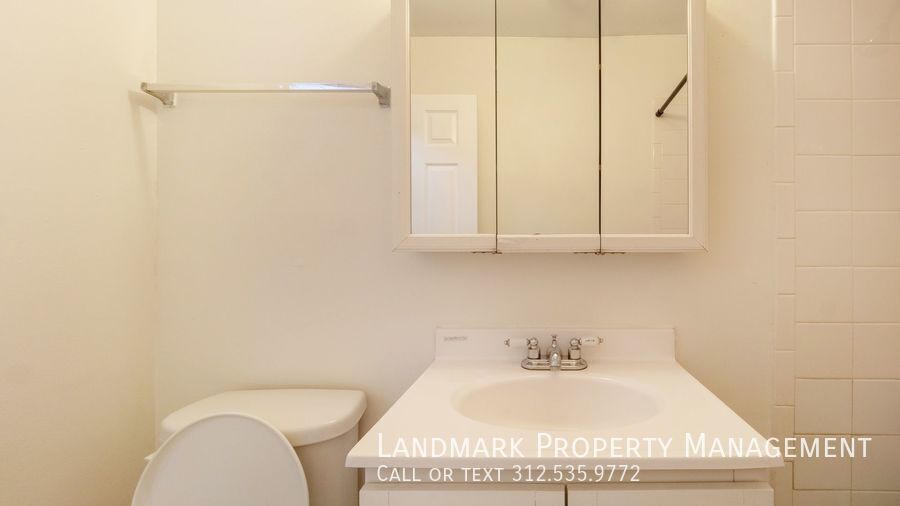 2401 W Balmoral Ave  Unit 2D property image