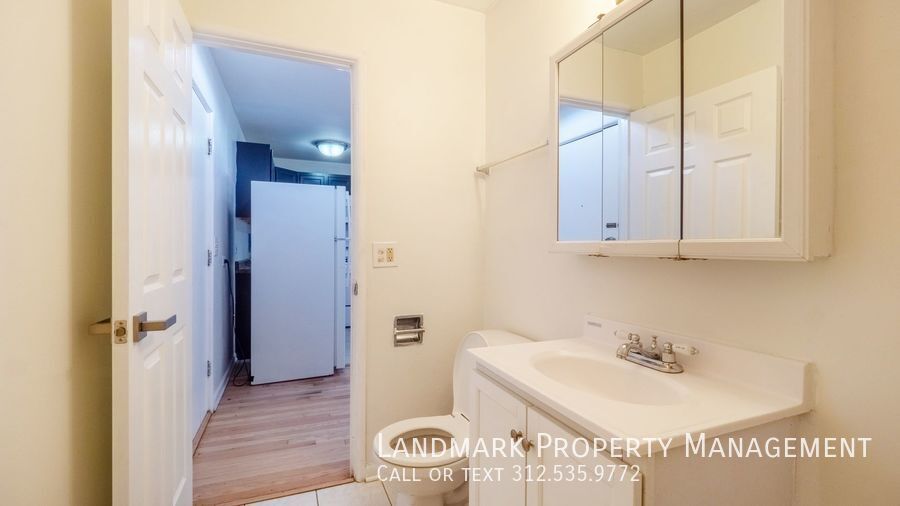 2401 W Balmoral Ave  Unit 2D property image