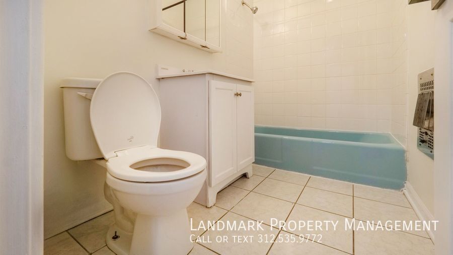 2401 W Balmoral Ave  Unit 2D property image