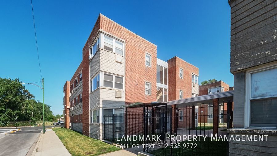 2401 W Balmoral Ave  Unit 2D property image