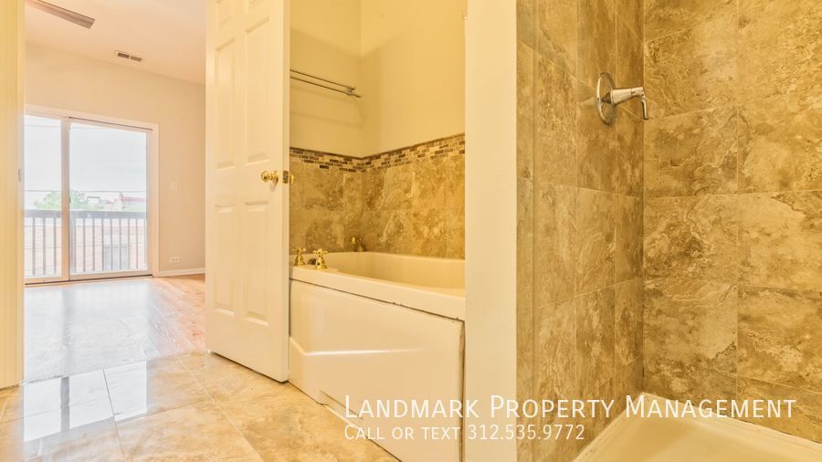 1524 N Bosworth Unit 2 property image