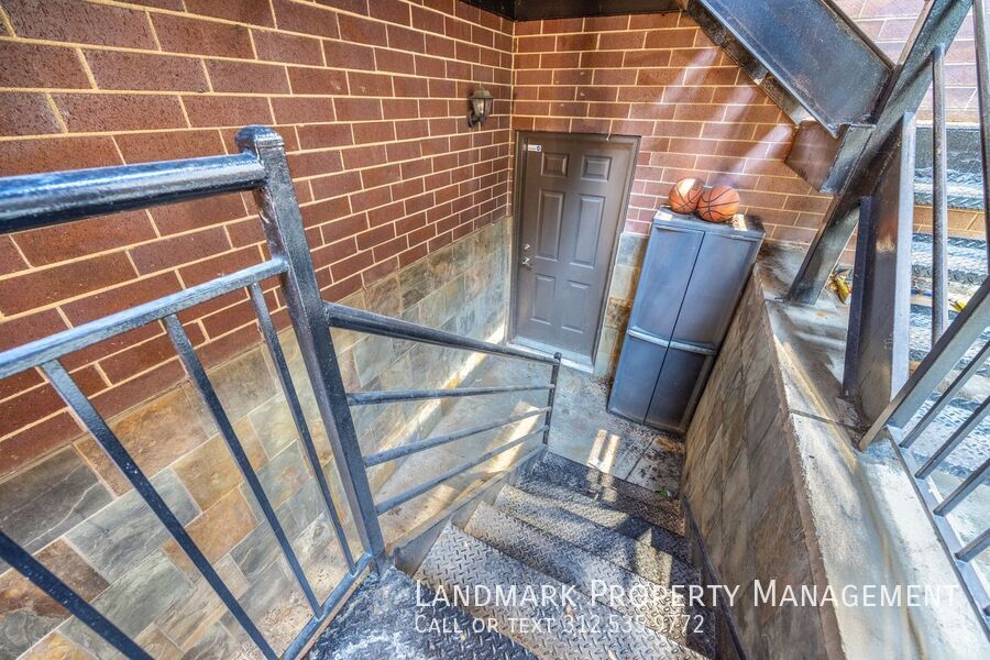 4208 N Albany Ave Unit 1R property image