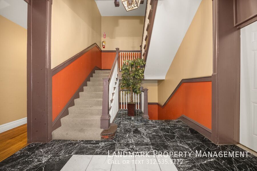 4856 S. Prairie Ave Unit 2 property image