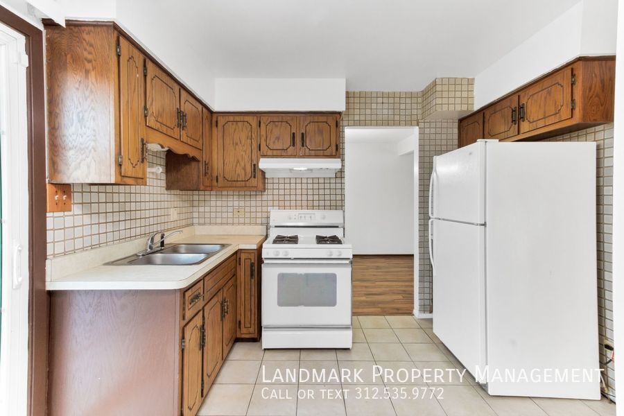 18819 Oakwood Court property image